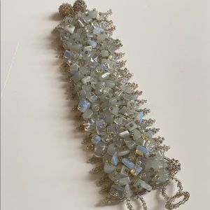 🌿 White Stone Bead Bracelet